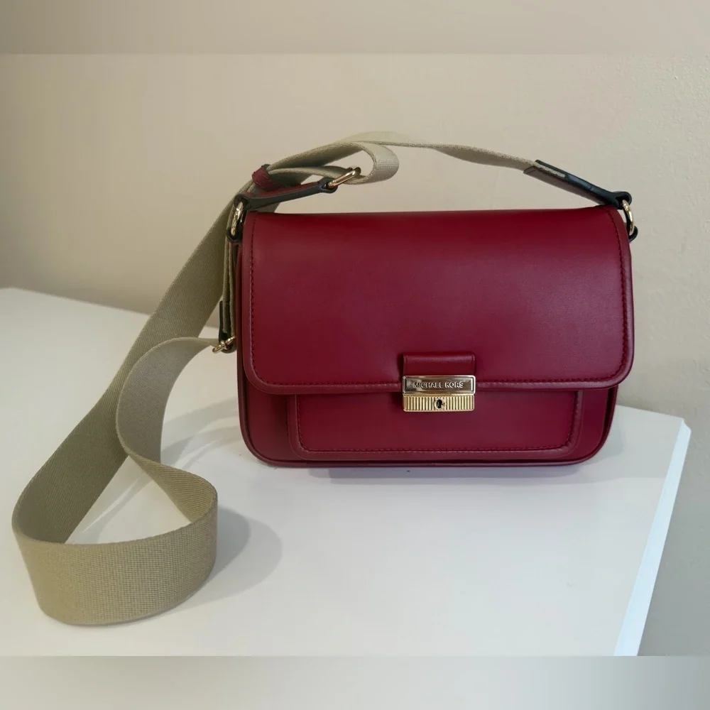 Michael Kors Bradshaw Medium Leather Messenger Bag NWT